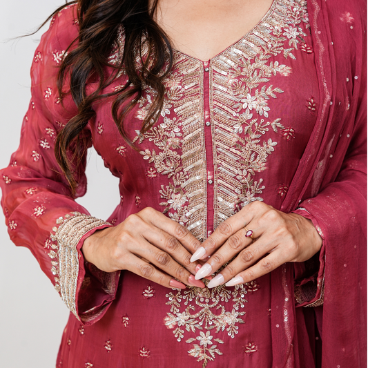 Immerse yourself in refined elegance with this hand-embellished rose pink Sharara suit from Nawazish. Intricate threadwork and delicate sequin embroidery adorn the neckline and hem, while the fluid sharara silhouette offers movement and grace. This ensemble is perfect for weddings, family celebrations, or Eid festivities—a look that speaks softly, but leaves a lasting impression.
Customisable sizing available. Ships worldwide.