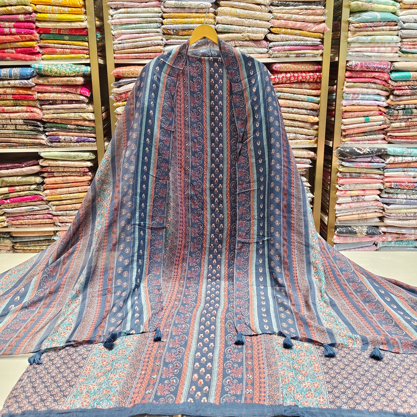 Printed Muslin Suit with Knot Work