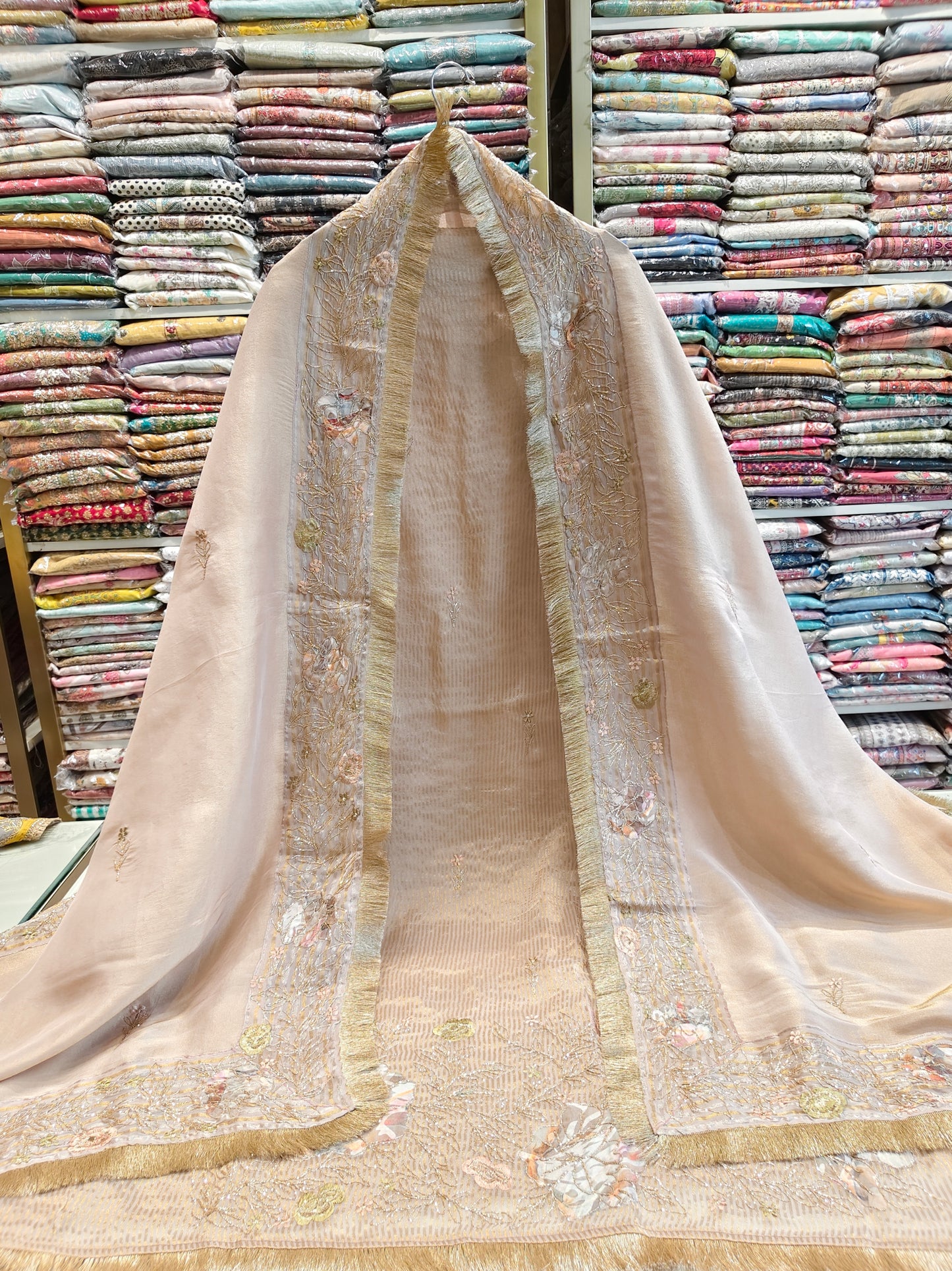Rose Gold Tissue Unstitched Suit
Zari Resham Designer Suit Set
Organza Dupatta Festive Wear
Luxury Ethnic Wear for Women
Premium Unstitched Suits in Luckn