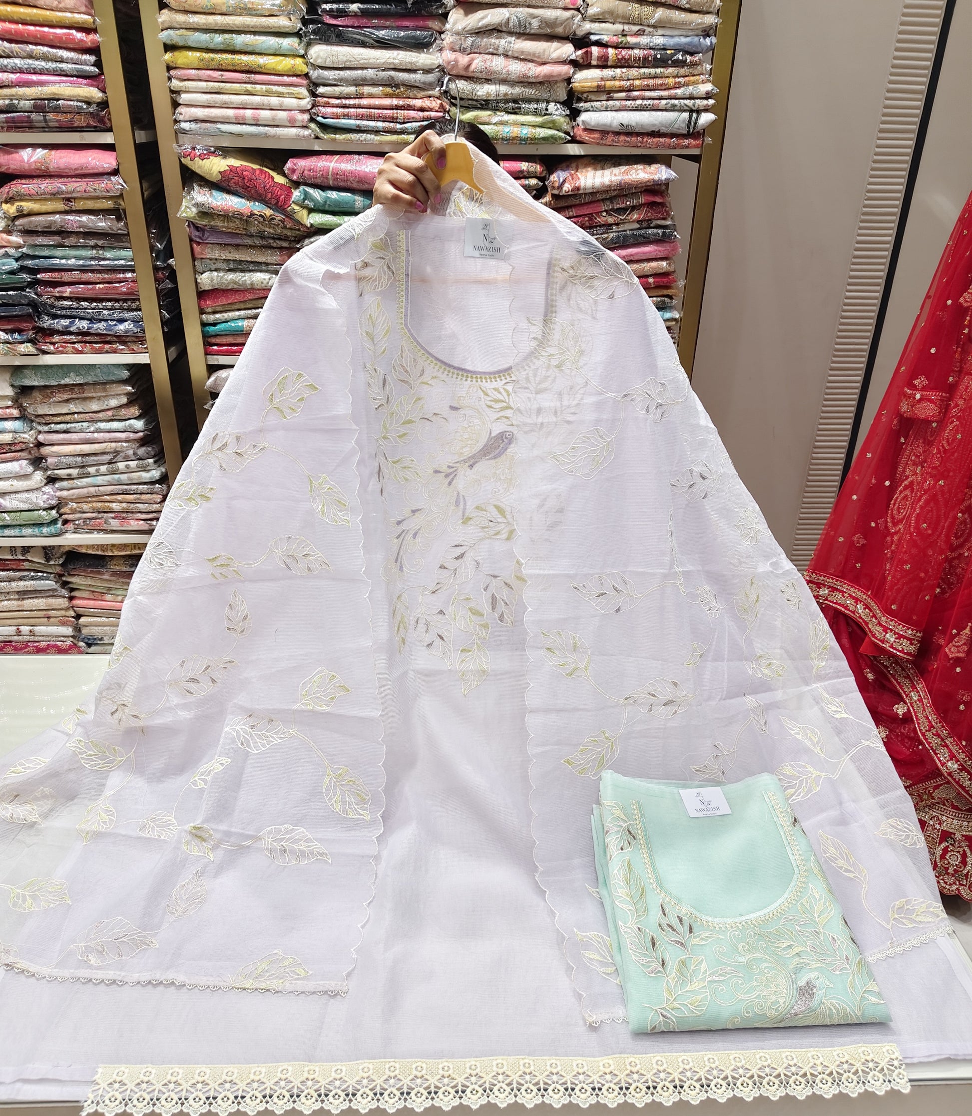 Kota Cotton Birds Motif Suit
Resham Work Unstitched Suit
Designer Cotton Dress Material
Birds Motif Cotton Suit for Women
Scallop Dupatta Kota Cotton Suit