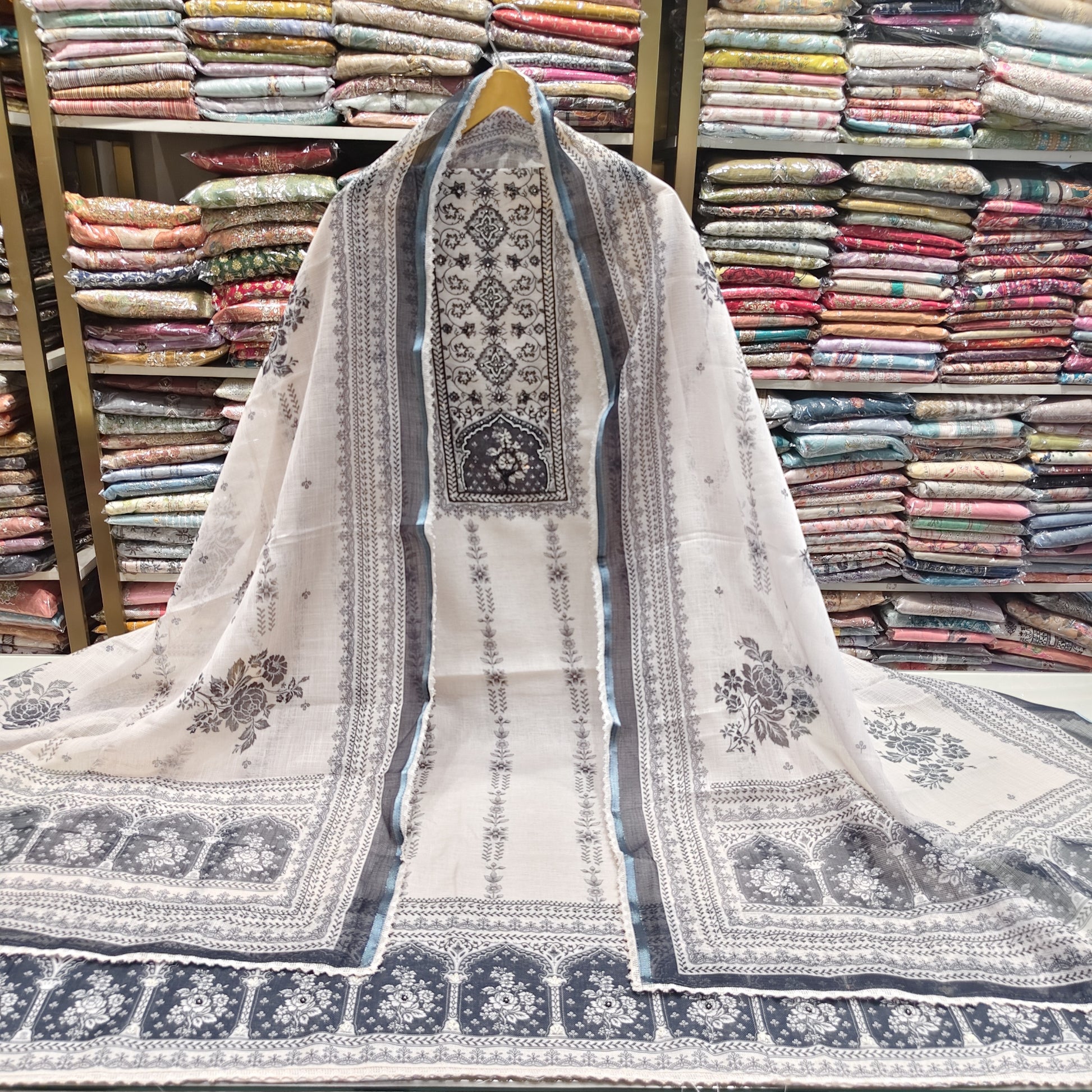 Linen Unstitched Suit with Flower Print
Designer Linen Suit with Handwork
Printed Linen Dupatta Dress Material
Festive Wear Linen Santoon Suit
Elegant Floral Linen Suit for Women