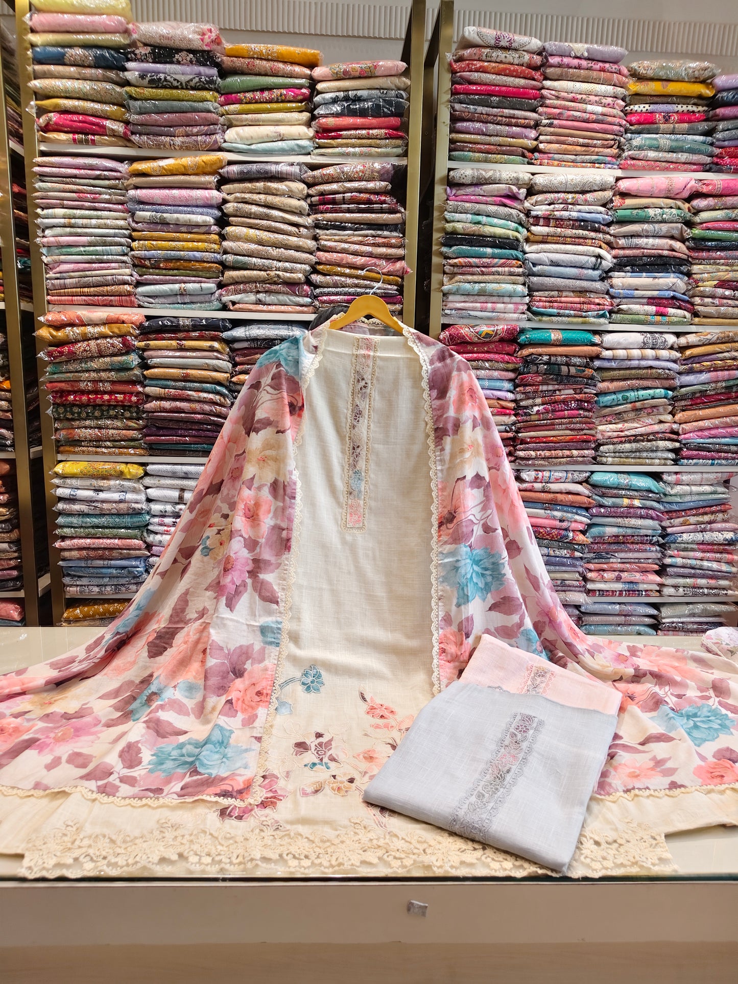Linen Applique Work Suit
Unstitched Linen Suit Set
Designer Linen Dress Material
Floral Mul Dupatta Suit
Women's Ethnic Linen Wear