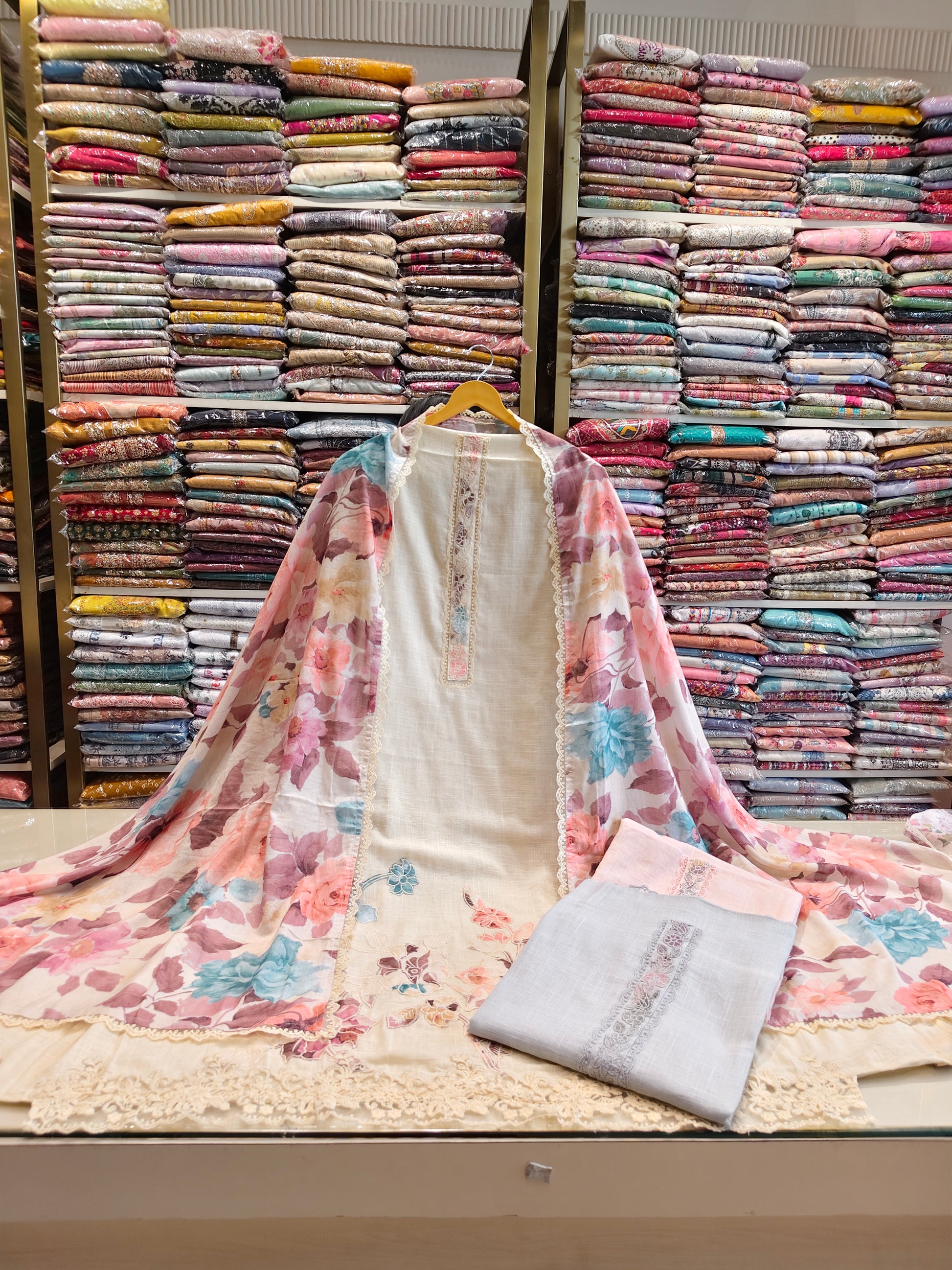Linen Applique Work Suit
Unstitched Linen Suit Set
Designer Linen Dress Material
Floral Mul Dupatta Suit
Women's Ethnic Linen Wear