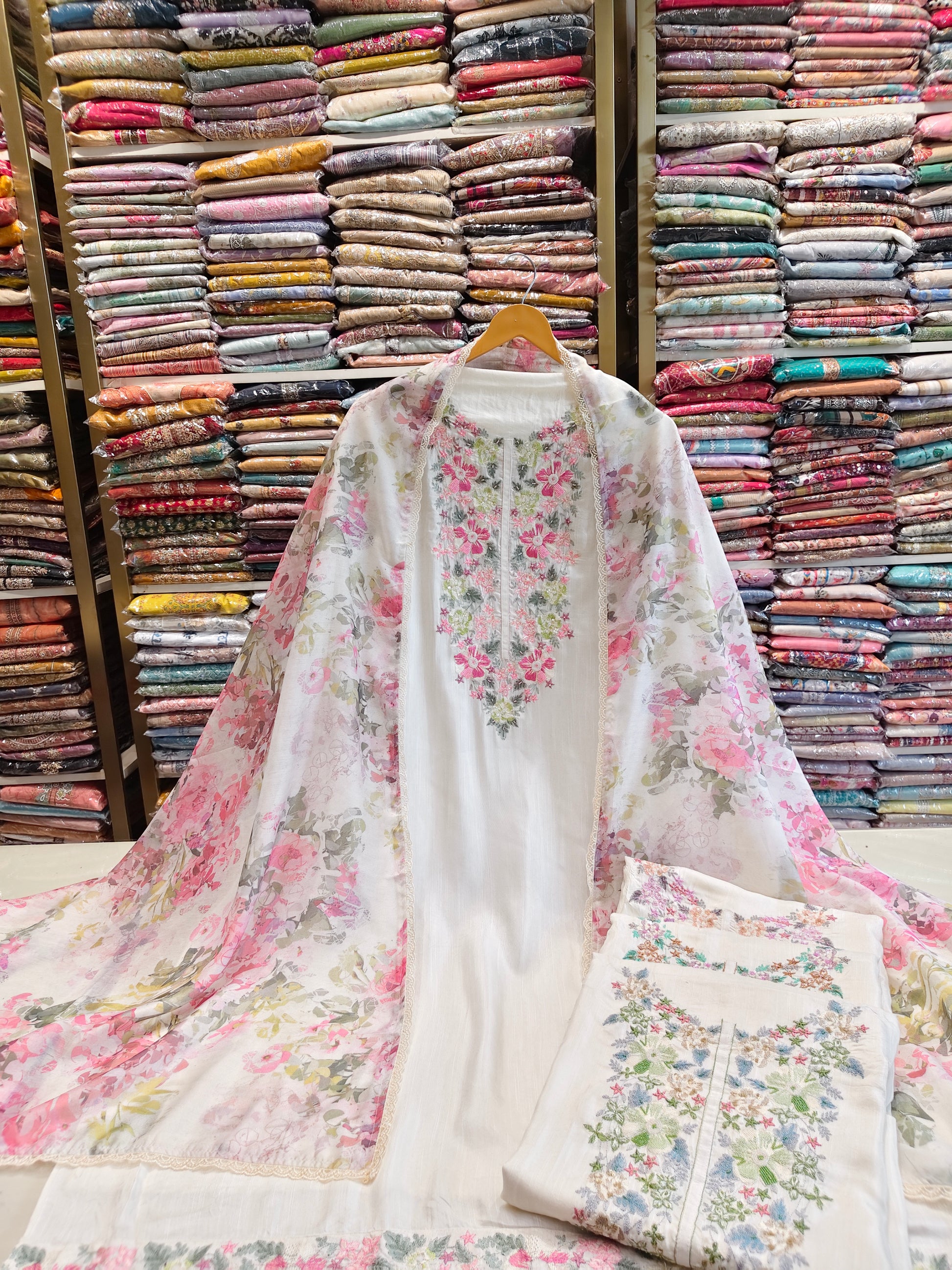 Muslin Handwork Suit
Unstitched Muslin Suit Set
Thread Work Designer Suit
Floral Dupatta Suit Material
Women's Ethnic Muslin Wear