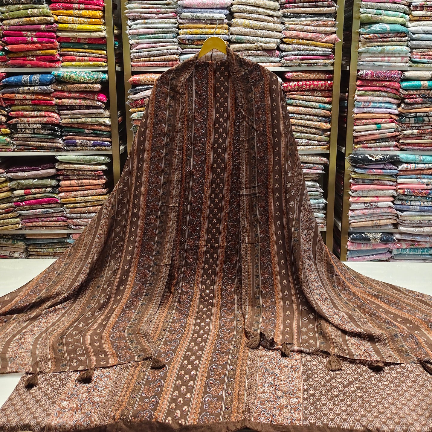 Printed Muslin Suit with Knot Work