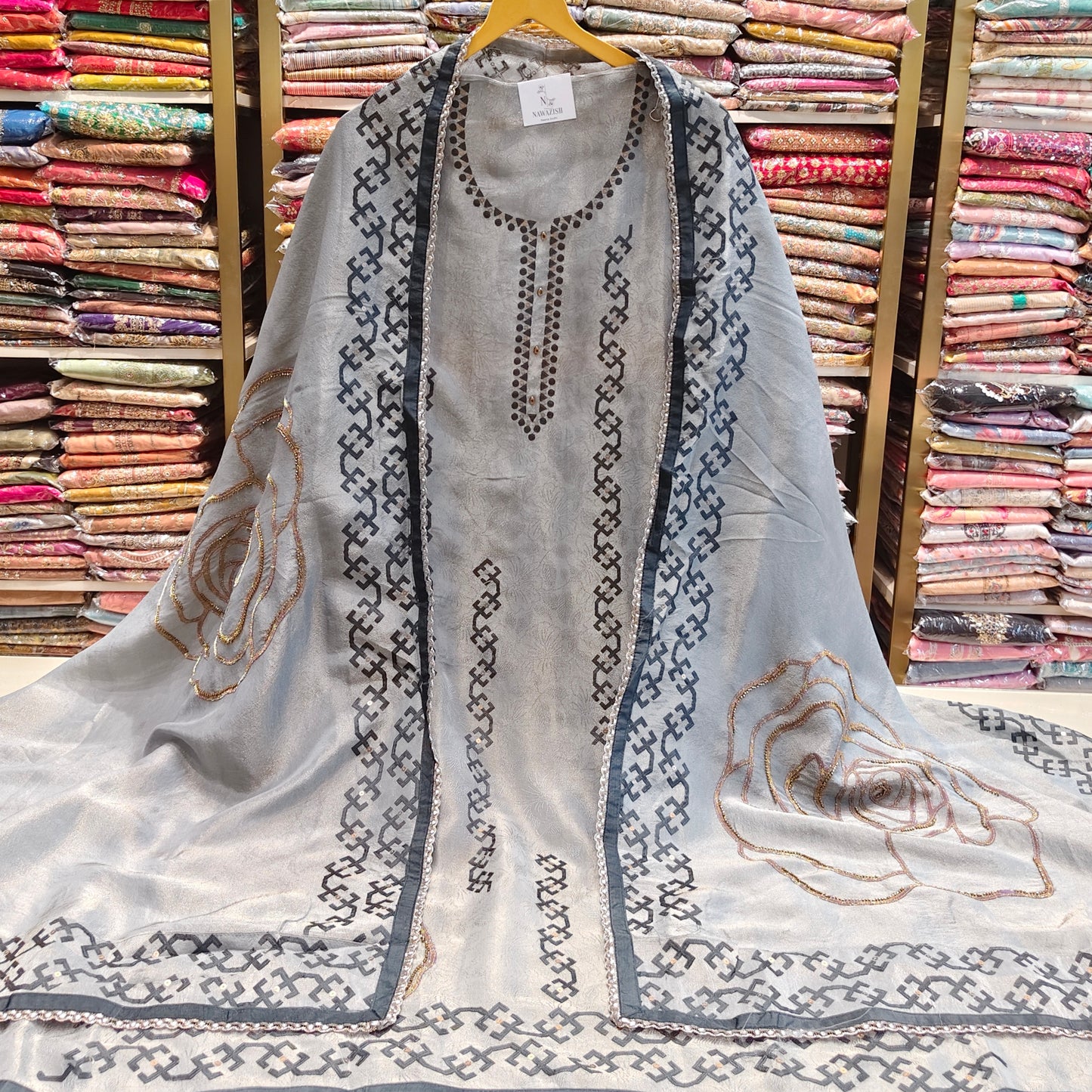 Tissue Suit with Elegant Patch Work
