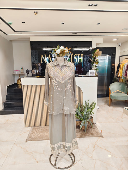 Olive Chinon co ord set
Thread work coord set women
Kutdana work ethnic outfit
Designer olive pants set
Festive Chinon co ord wear