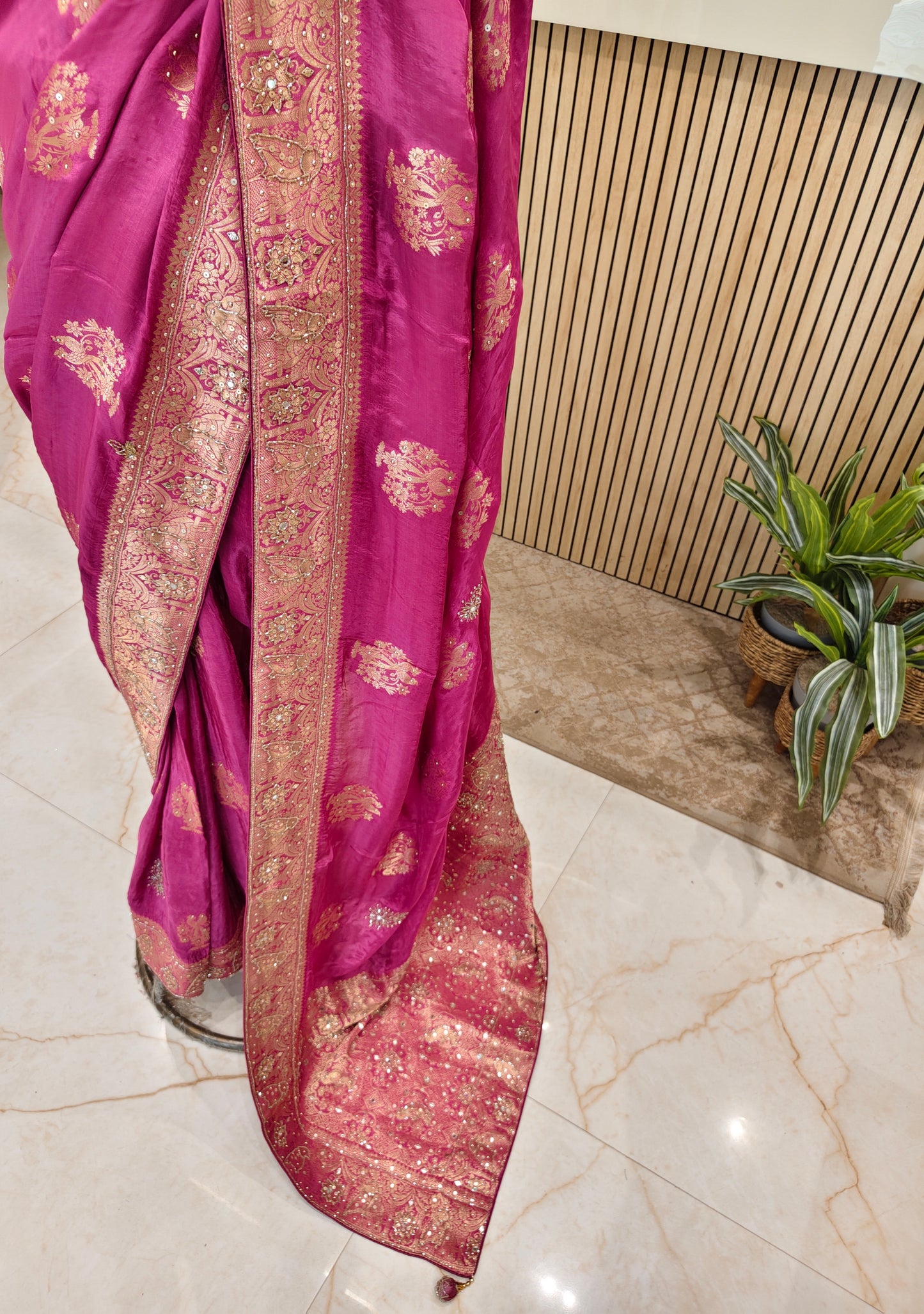 Onion Pink Birds Motif Crepe Saree