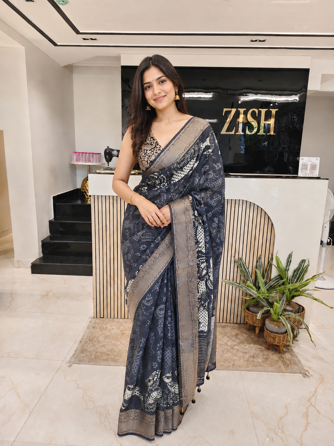Black Silk Saree
• Motif Printed Saree
• Zari Border Saree
• Elegant Party Wear Saree
• Luxury Sarees in Lucknow