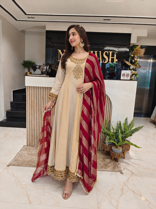 Golden Jacquard Tissue Anarkali Set
Designer Anarkali Palazzo Set
Zari Resham Work Anarkali
Wedding Wear Anarkali Suit
Luxury Ethnic Wear