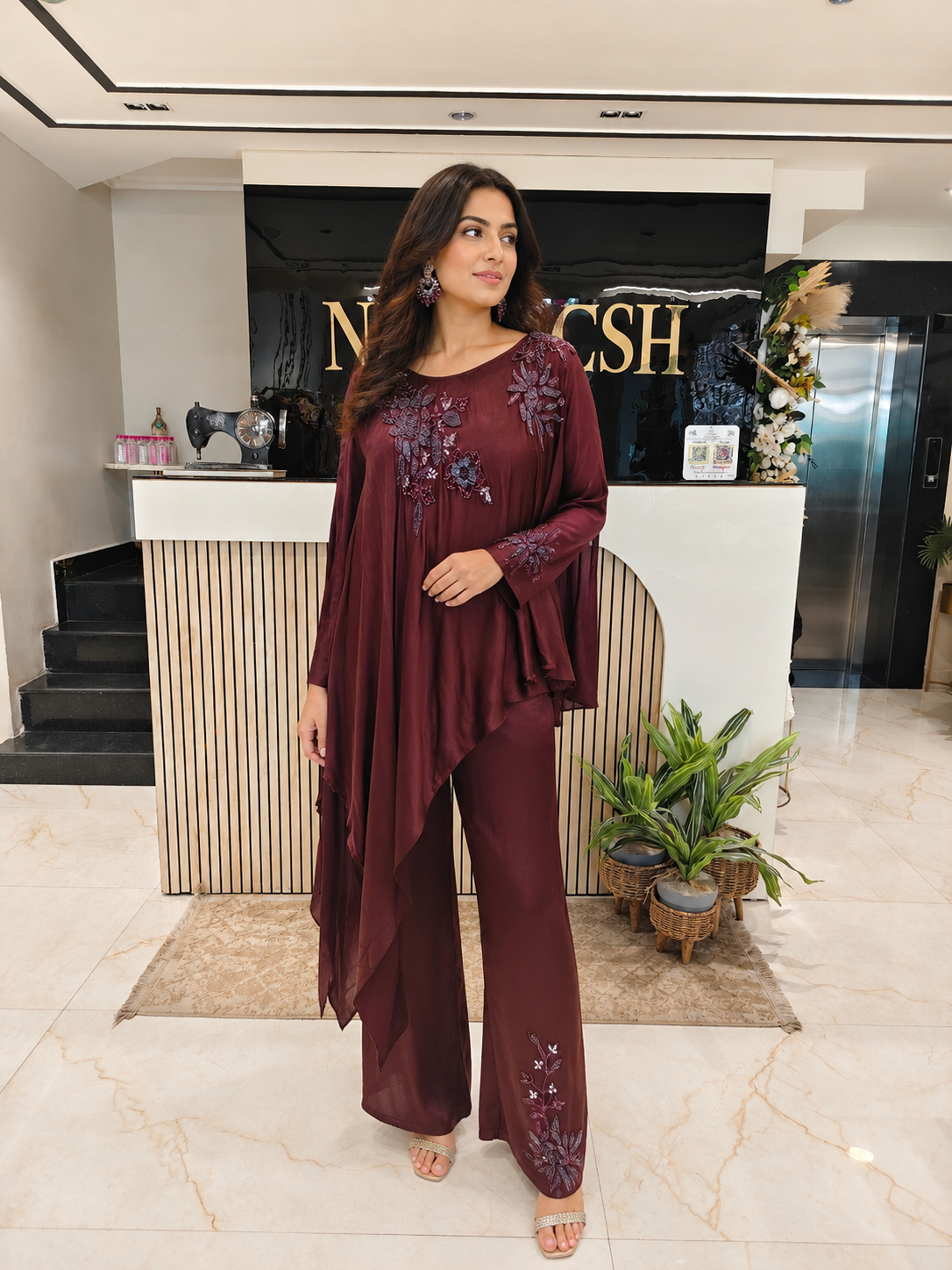 Wine Kaftan Set
Indo Western Fusion Wear
Kutdana Work Party Outfit
Designer Festive Wear India
Contemporary Wedding Wear Women