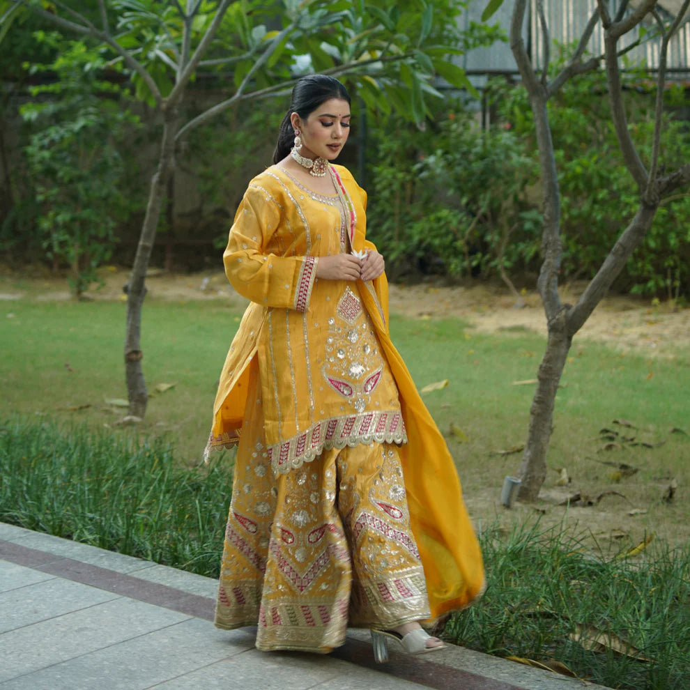 Style meets inclusivity at Nawazish with our curated collection of salwar kameez, shararas, and gararas featuring stunning hand embroidery. Whether you're a size S or 4XL, our designer ethnic sets offer the perfect mix of affordability, craftsmanship, and contemporary appeal—ideal for every celebration.